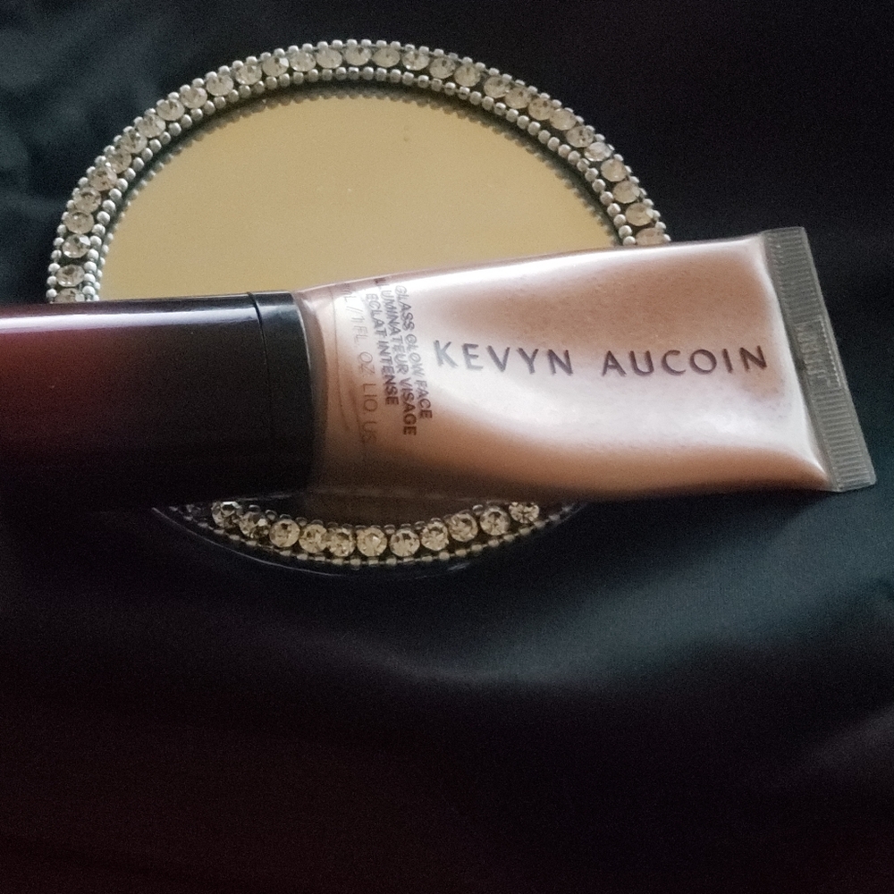 GLASS GLOW FACE AND BODY GLOSS